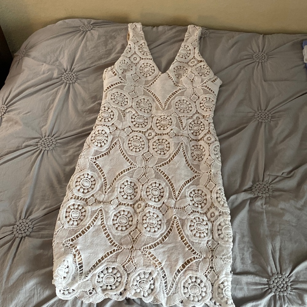 Short dress, white crochet design
